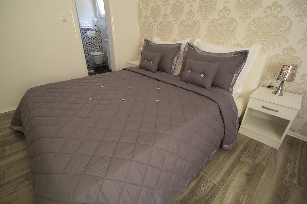 Villa Petra Apartment With Private Pool Makarska Exteriör bild