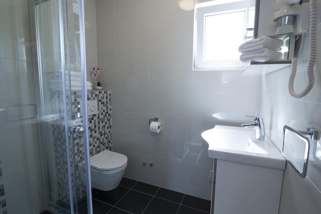Villa Petra Apartment With Private Pool Makarska Exteriör bild