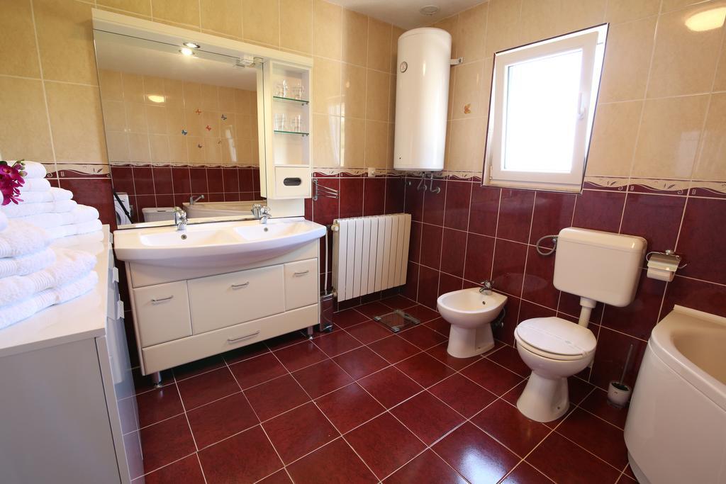 Villa Petra Apartment With Private Pool Makarska Exteriör bild